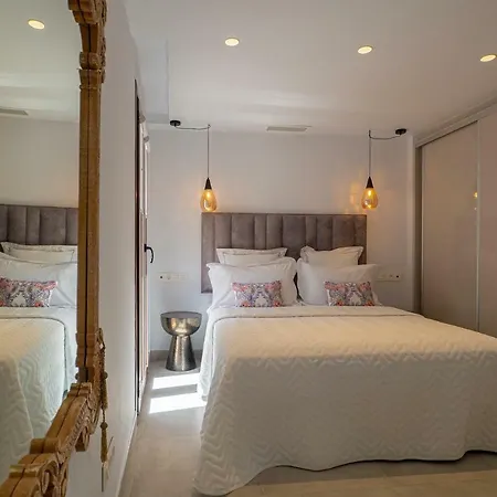 Дом отдыха Old Town : Luxury Townhouse *